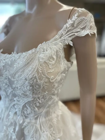 Pronovias Bromo #1 thumbnail