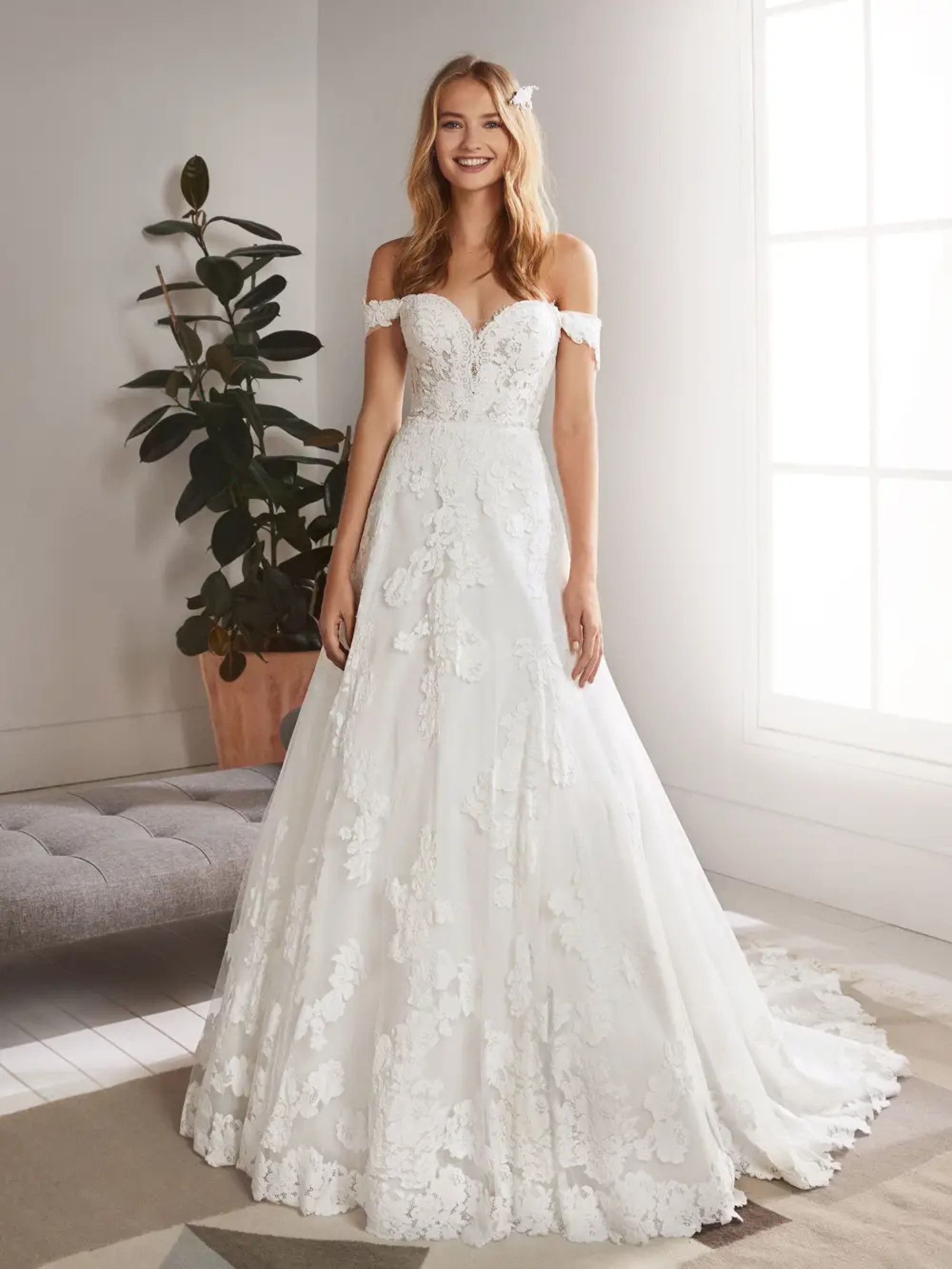 Pronovias Dantela Bridal Couture ORIOLA Dantela Bridal Couture