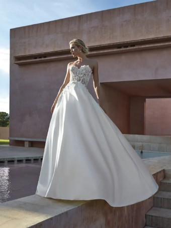 Pronovias FLORIDIA #4 thumbnail