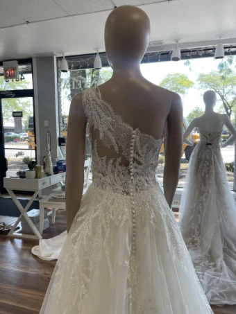 Pronovias Varda #6 thumbnail