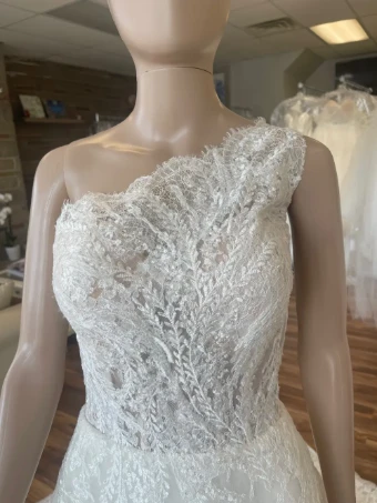 Pronovias Varda #5 thumbnail