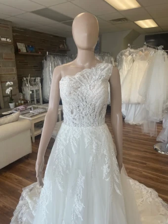 Pronovias Varda #7 thumbnail