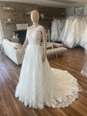 Pronovias Varda #11 thumbnail