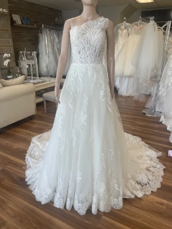 Pronovias Varda #8 thumbnail