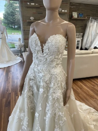 Pronovias Elcira #4 thumbnail